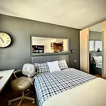 Super White 2x Metro Scisle Centrum Wifi 300 Mbs New Apartment Warschau