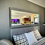 Super White 2x Metro Scisle Centrum Wifi 300 Mbs New Apartment